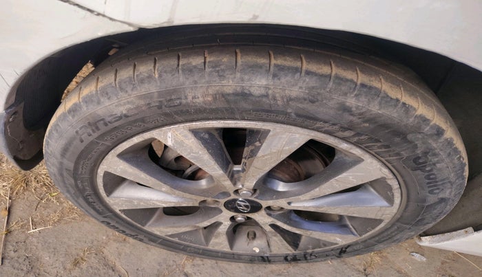 2014 Hyundai Verna FLUIDIC 1.6 CRDI SX, Diesel, Manual, 1,02,657 km, tyre