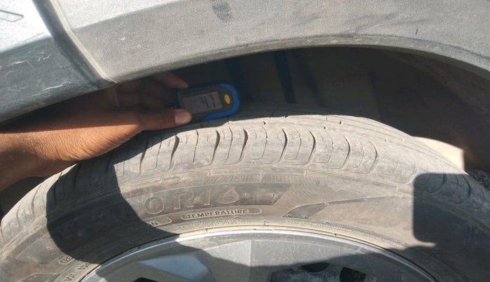 2022 Maruti BREZZA VXI SMART HYBRID, Petrol, Manual, 1,08,352 km, tyre