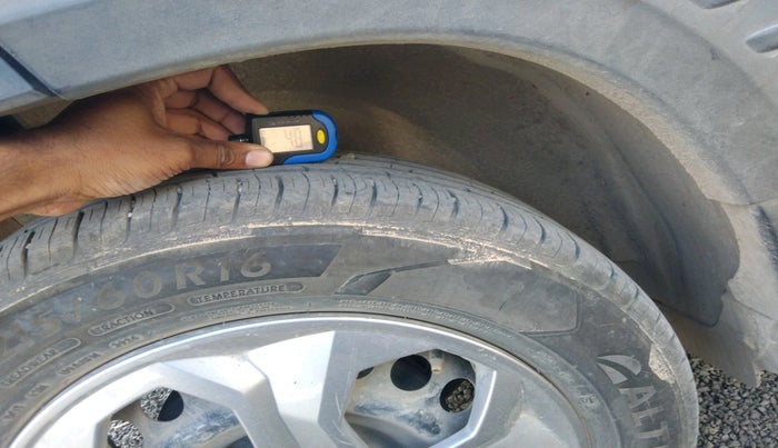 2022 Maruti BREZZA VXI SMART HYBRID, Petrol, Manual, 1,08,352 km, tyre