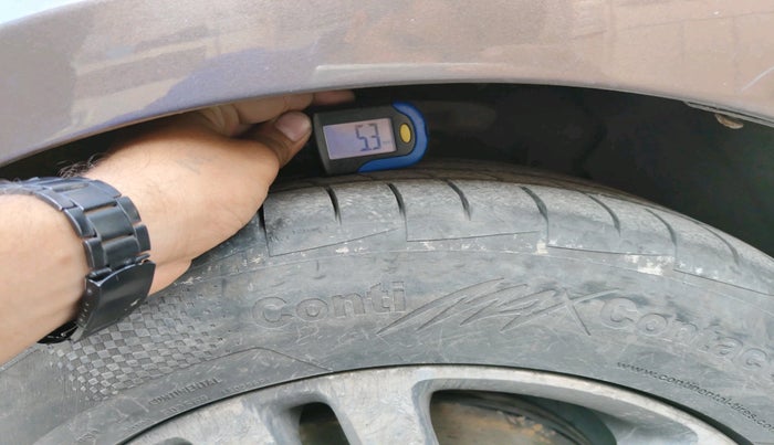 2014 Volkswagen Jetta TRENDLINE TDI, Diesel, Manual, 1,24,618 km, tyre