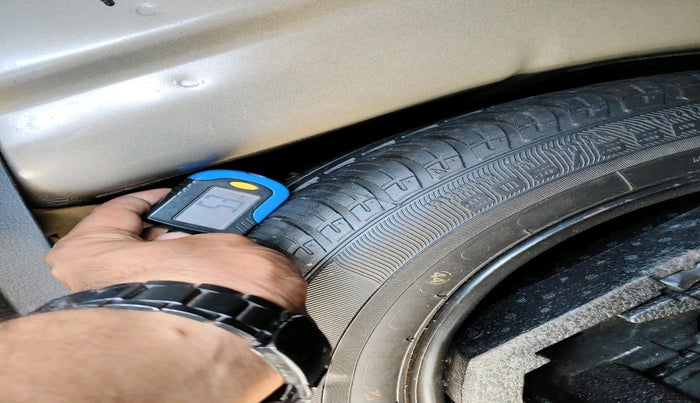 2014 Volkswagen Jetta TRENDLINE TDI, Diesel, Manual, 1,24,618 km, tyre