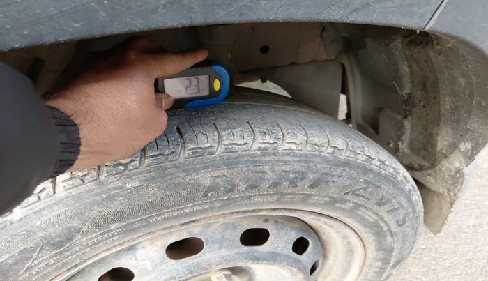 2016 Mahindra Kuv100 K4 6 STR, Petrol, Manual, 28,899 km, tyre