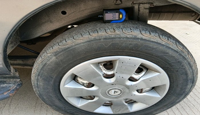 2015 Maruti Eeco 5 STR WITH A/C+HTR, Petrol, Manual, 45,128 km, tyre