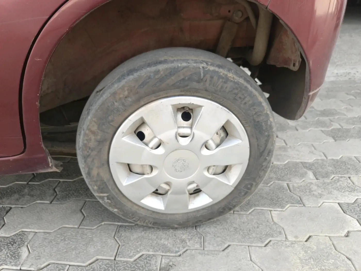 2011 Maruti Wagon R 1.0 LXI CNG, CNG, Manual, 75,000 km, tyre