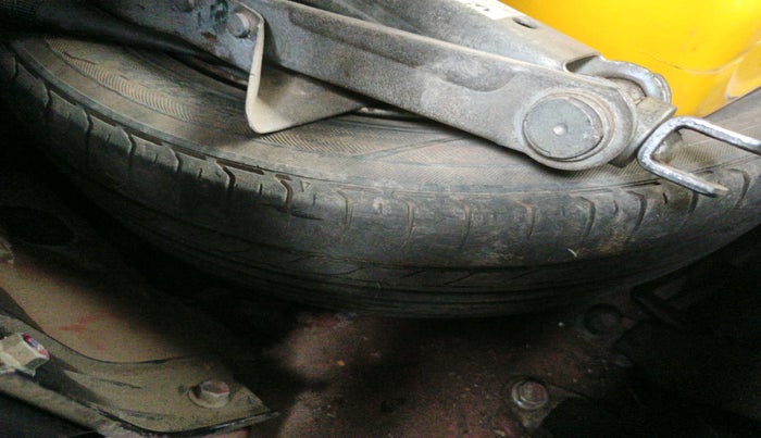 2011 Maruti Wagon R 1.0 LXI CNG, Petrol, Manual, 72,190 km, tyre