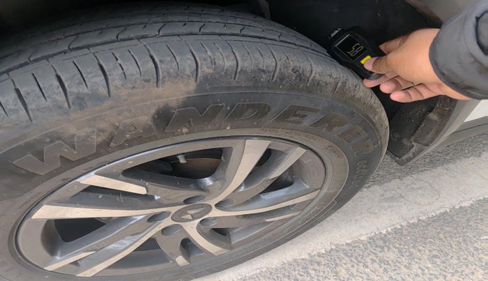 2024 Mahindra XUV700 AX 5 P MT 5 STR, Petrol, Manual, 31,787 km, tyre