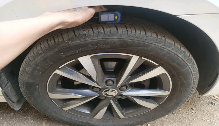 2023 Skoda SLAVIA STYLE 1.0L TSI AT, Petrol, Automatic, 37,946 km, tyre