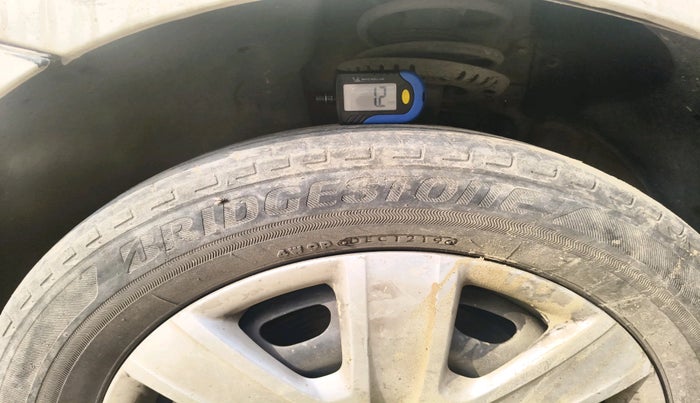 2011 Volkswagen Polo COMFORTLINE 1.2L PETROL, Petrol, Manual, 1,26,679 km, tyre