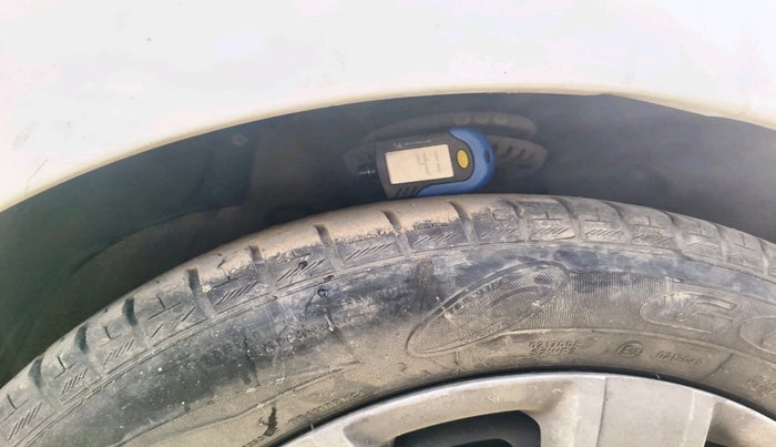 2011 Volkswagen Polo COMFORTLINE 1.2L PETROL, Petrol, Manual, 1,26,679 km, tyre