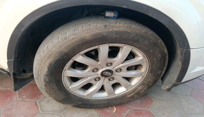 2017 Mahindra XUV500 W10 AT 1.99, Diesel, Automatic, 82,125 km, tyre