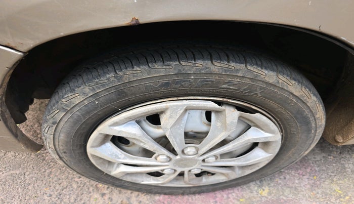 2012 Maruti Zen Estilo LXI, Petrol, Manual, 43,880 km, tyre