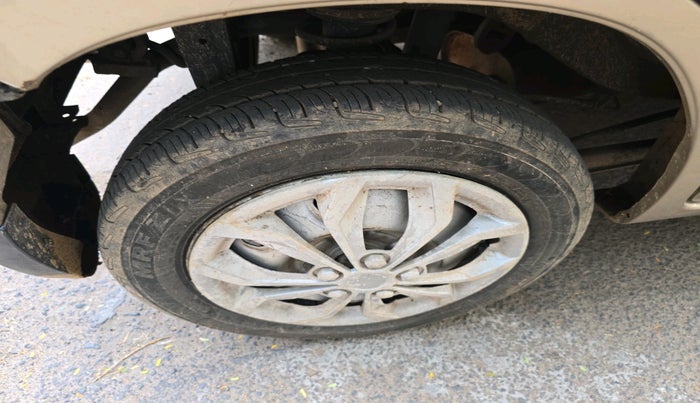 2012 Maruti Zen Estilo LXI, Petrol, Manual, 43,880 km, tyre