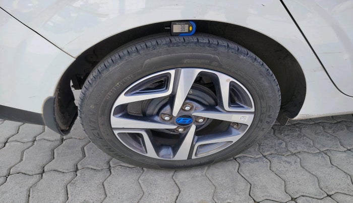 2023 Hyundai AURA SX PLUS 1.2 AMT, Petrol, Automatic, 27,549 km, tyre