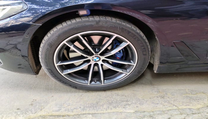 2022 BMW 5 Series 530i M Sport, Petrol, Automatic, 32,897 km, tyre