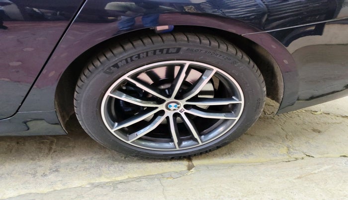 2022 BMW 5 Series 530i M Sport, Petrol, Automatic, 32,897 km, tyre