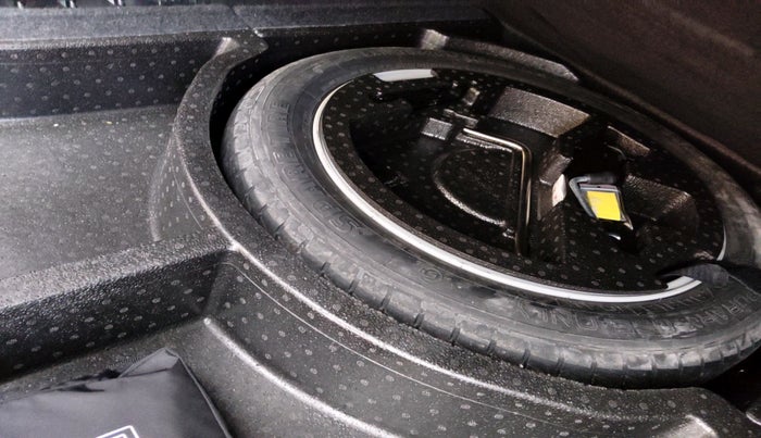 2022 BMW 5 Series 530i M Sport, Petrol, Automatic, 32,897 km, tyre