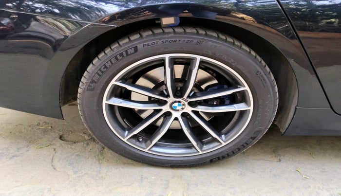 2022 BMW 5 Series 530i M Sport, Petrol, Automatic, 32,897 km, tyre