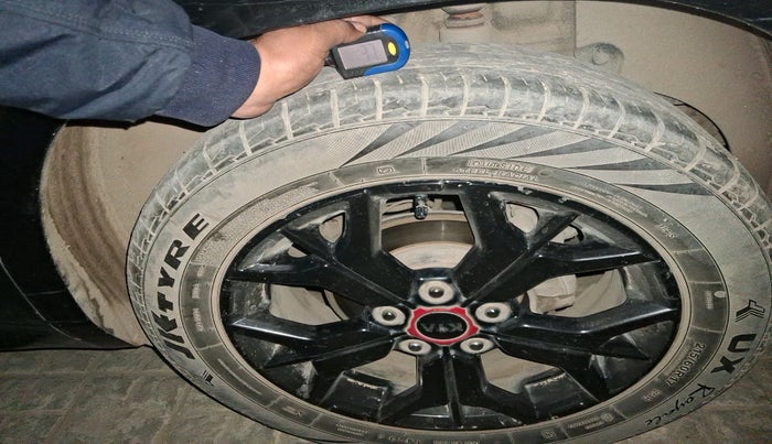 2020 KIA SELTOS GTX PLUS AT 1.5 DIESEL, Diesel, Automatic, 1,05,855 km, tyre