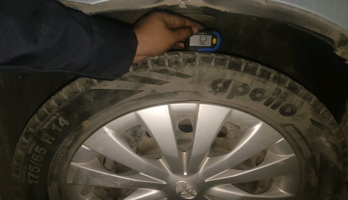 2012 Toyota Etios G, Petrol, Manual, 1,50,238 km, tyre