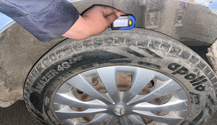 2012 Toyota Etios G, Petrol, Manual, 1,50,238 km, tyre