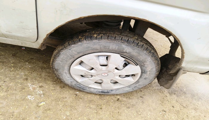 2016 Maruti Eeco 5 STR CNG WITH HTR, Petrol, Manual, 1,16,295 km, tyre