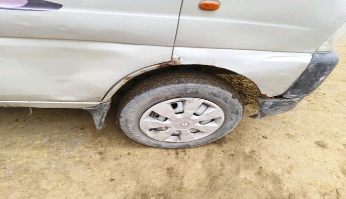 2016 Maruti Eeco 5 STR CNG WITH HTR, Petrol, Manual, 1,16,295 km, tyre