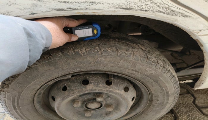 2011 Maruti Alto LXI CNG, Petrol, Manual, 2,54,112 km, tyre