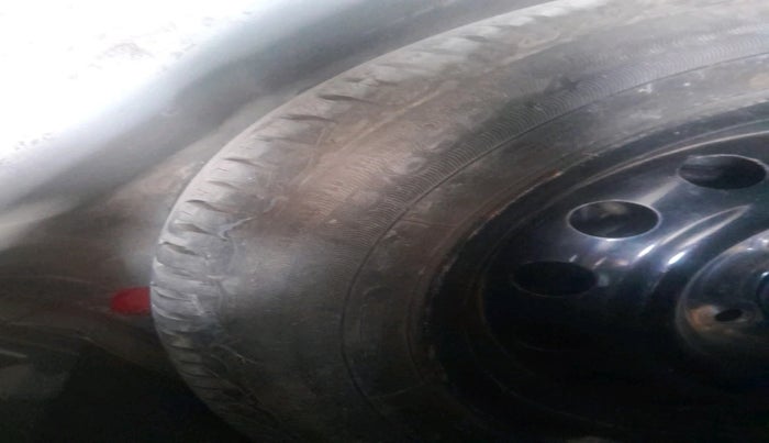 2016 Ford New Figo TREND 1.2 PETROL, Petrol, Manual, 1,12,536 km, tyre