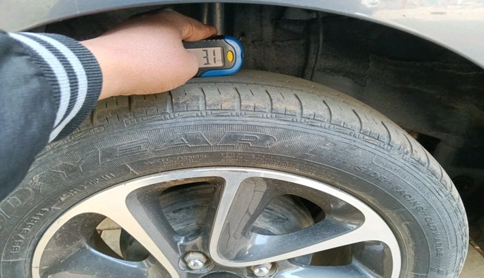 2019 Hyundai Grand i10 SPORTZ AT 1.2 KAPPA VTVT, Petrol, Automatic, 30,451 km, tyre