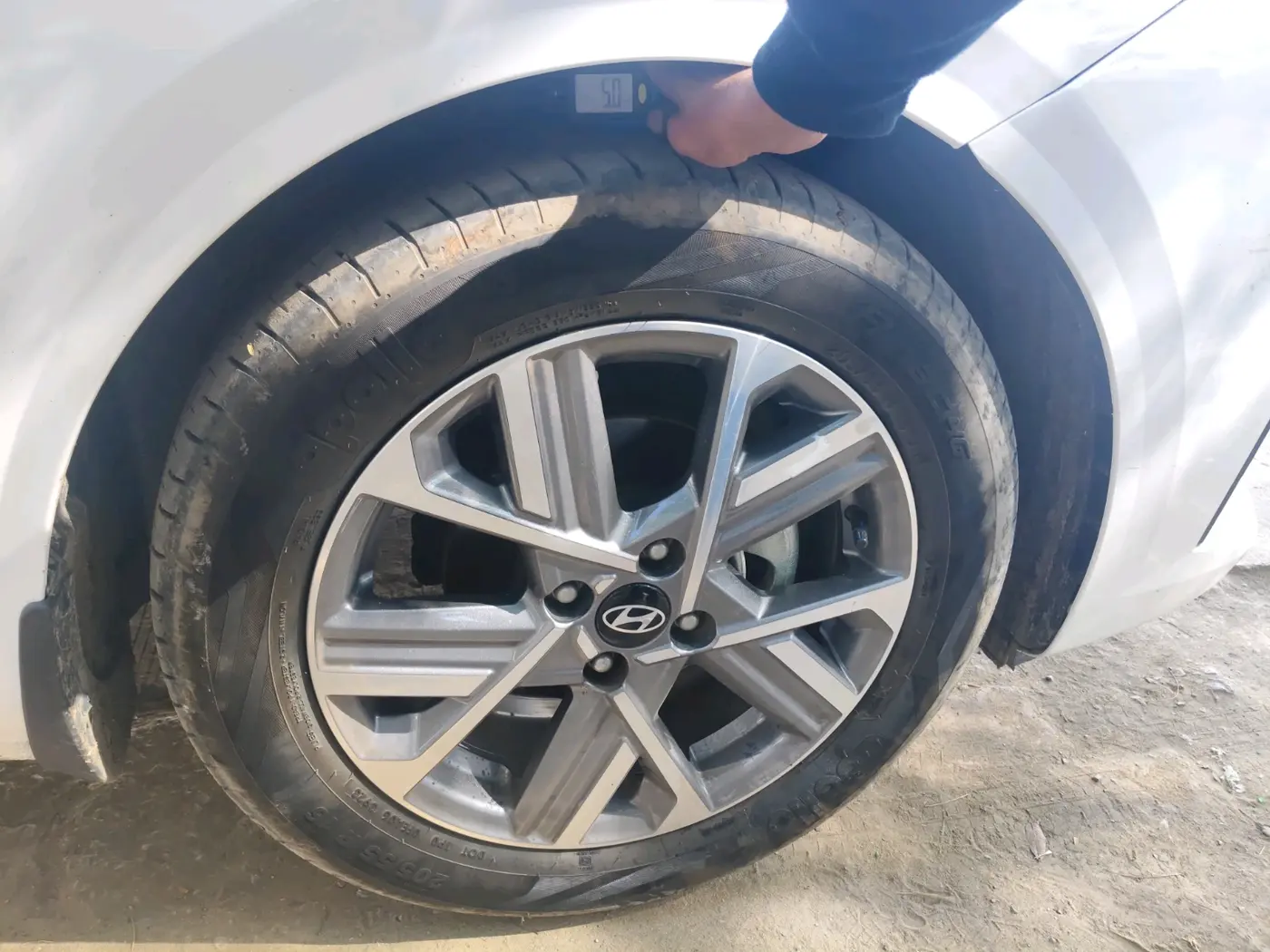 2023 Hyundai Verna SX 1.5 l MPI, Petrol, Manual, 13,090 km, tyre