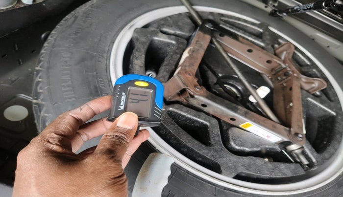 2013 BMW X5 xDrive 30d, Diesel, Automatic, 1,47,080 km, tyre