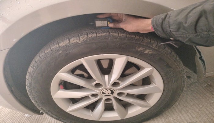 2015 Skoda Octavia STYLE 1.8 TSI AT, Petrol, Automatic, 1,21,444 km, tyre