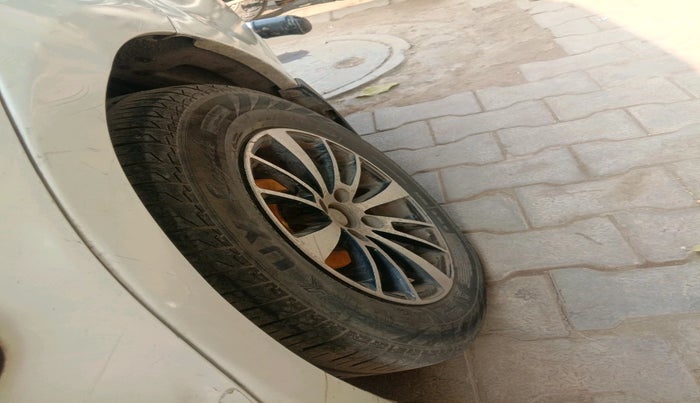 2011 Maruti Swift Dzire VXI, Petrol, Manual, 1,05,392 km, tyre