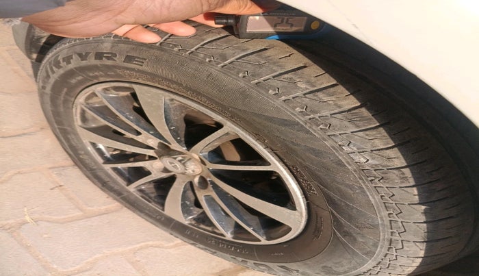 2011 Maruti Swift Dzire VXI, Petrol, Manual, 1,05,392 km, tyre