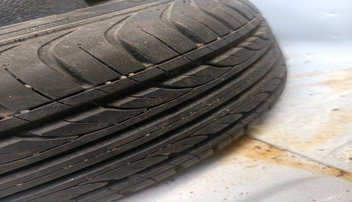 2012 Volkswagen Vento HIGHLINE DIESEL 1.6, Diesel, Manual, 1,32,490 km, tyre