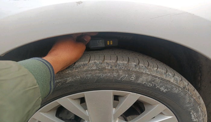 2014 Volkswagen Vento HIGHLINE DIESEL 1.5, Diesel, Manual, 1,35,587 km, tyre