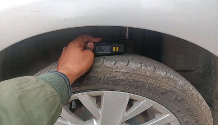 2014 Volkswagen Vento HIGHLINE DIESEL 1.5, Diesel, Manual, 1,35,587 km, tyre