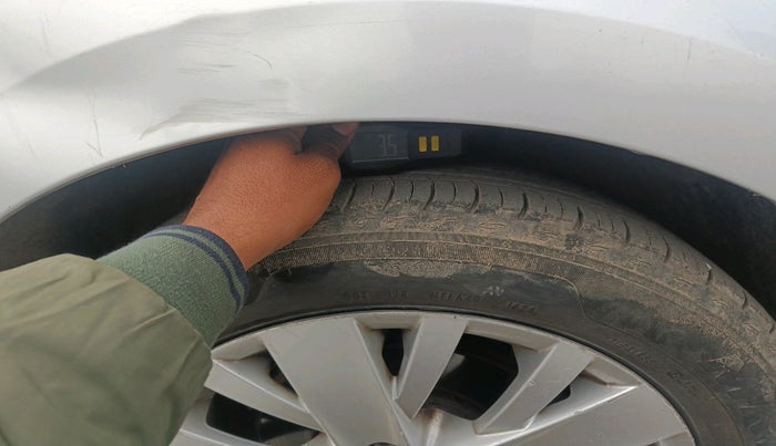 2014 Volkswagen Vento HIGHLINE DIESEL 1.5, Diesel, Manual, 1,35,587 km, tyre