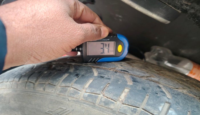 2011 Maruti Ritz LXI, Petrol, Manual, 75,000 km, tyre