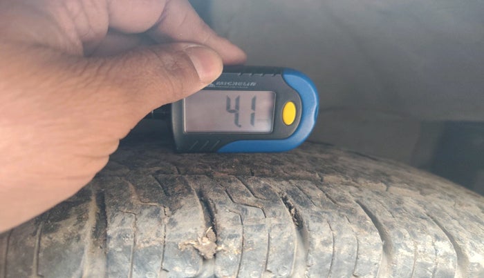 2011 Maruti Ritz LXI, Petrol, Manual, 75,000 km, tyre