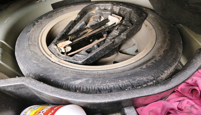 2012 Volkswagen Vento HIGHLINE DIESEL 1.6, Diesel, Manual, 47,807 km, tyre