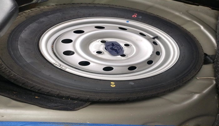 2021 Maruti Swift LXI, Petrol, Manual, 40,847 km, tyre