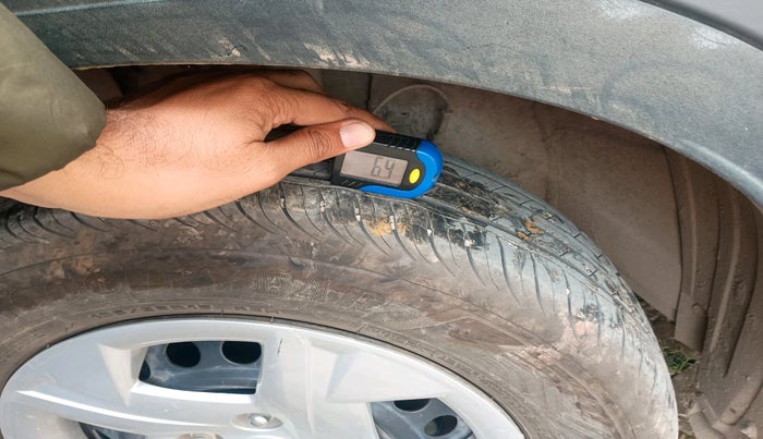 2021 Hyundai VENUE S+ 1.2, Petrol, Manual, 57,986 km, tyre