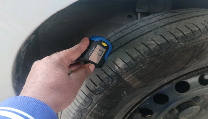 2014 Maruti Swift LXI, Petrol, Manual, 1,83,447 km, tyre