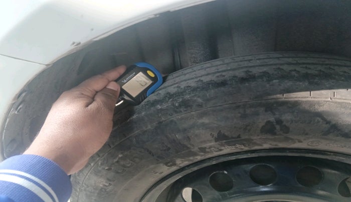 2014 Maruti Swift LXI, Petrol, Manual, 1,83,447 km, tyre