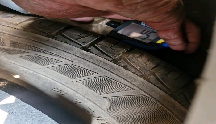 2019 Mahindra XUV300 W6 1.5 DIESEL, Diesel, Manual, 80,265 km, tyre