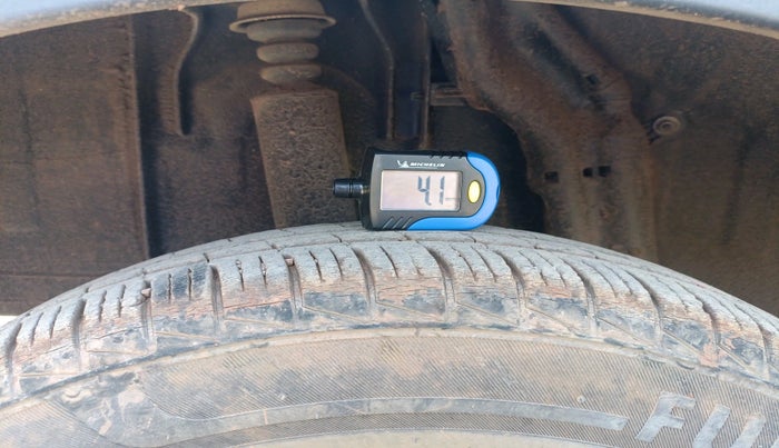 2019 Renault TRIBER RXZ, Petrol, Manual, 27,649 km, tyre