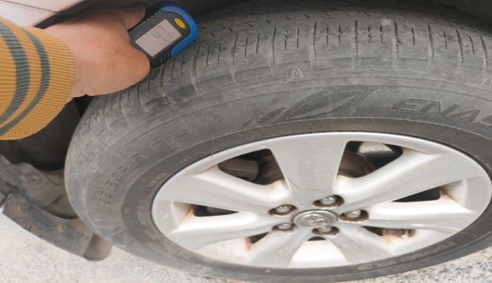 2011 Toyota Corolla Altis G PETROL, Petrol, Manual, 47,844 km, tyre