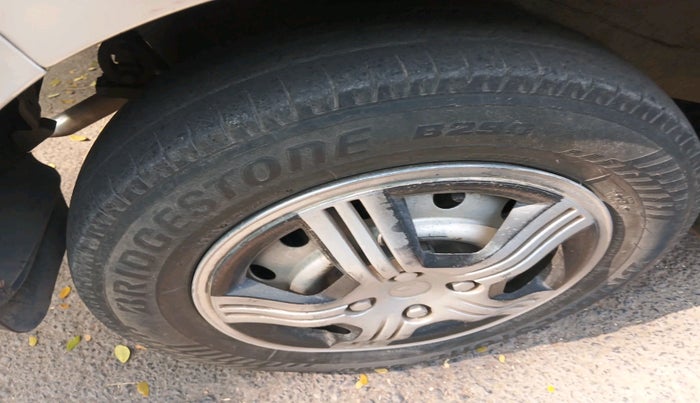 2011 Maruti Wagon R 1.0 LXI, Petrol, Manual, 1,41,070 km, tyre