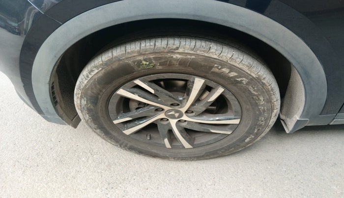 2023 Mahindra XUV700 AX 3 D MT 5 STR (E), Diesel, Manual, 11,038 km, tyre